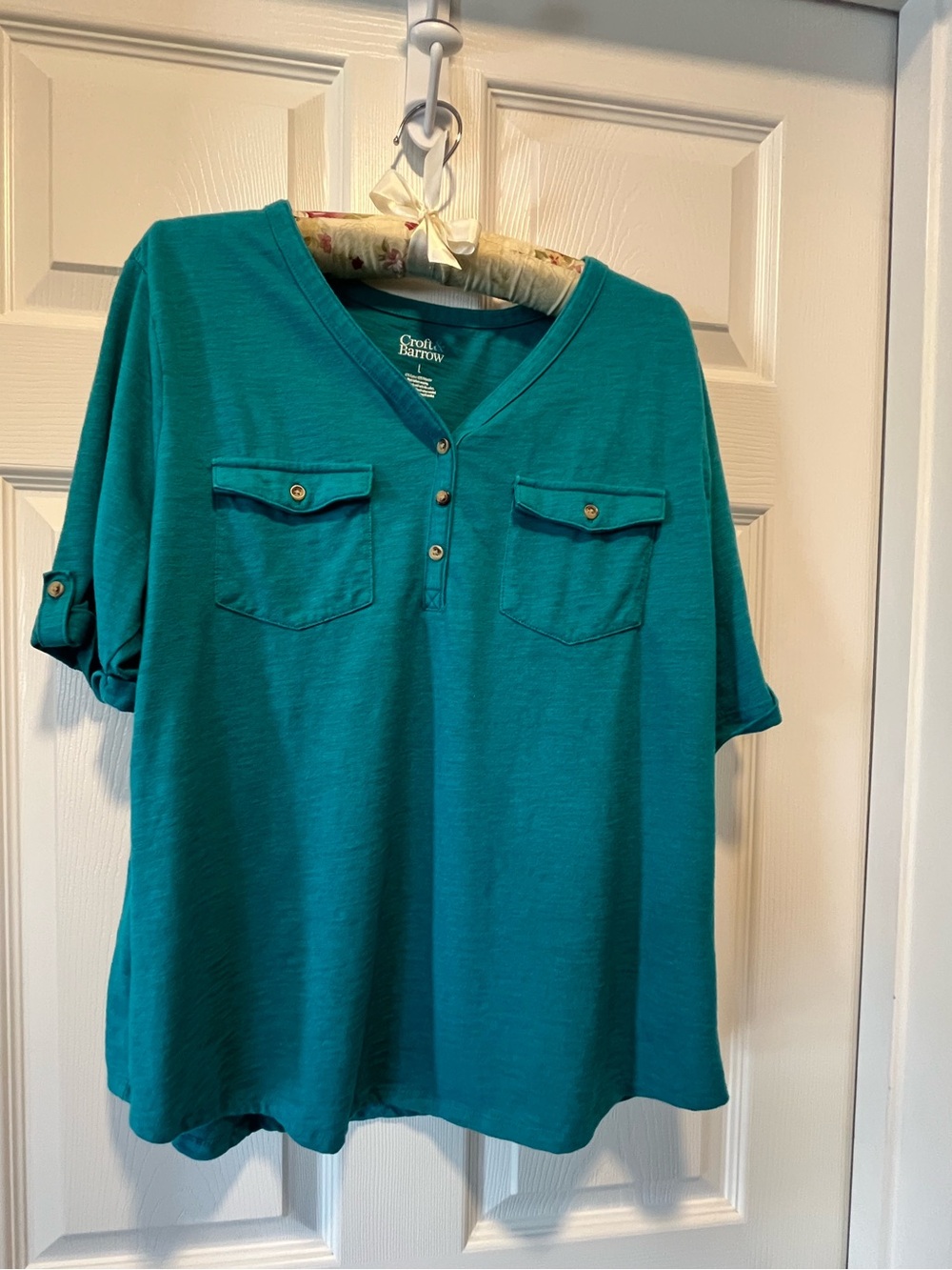 Croft & Barrow V- Neck Top
Size: Large 
Color: Turquoise